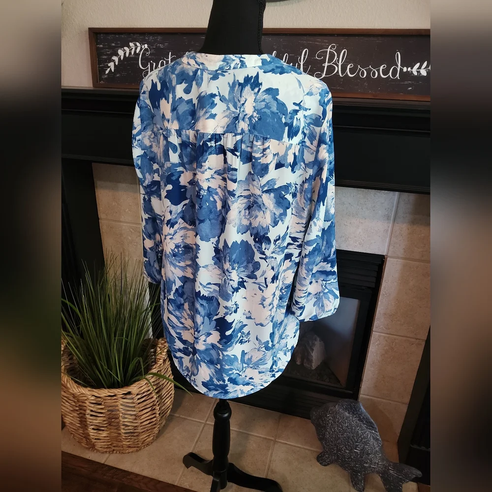 Jones New York Blue and White 3/4 Sleeve Relaxed Blouse - Picture 5 of 8